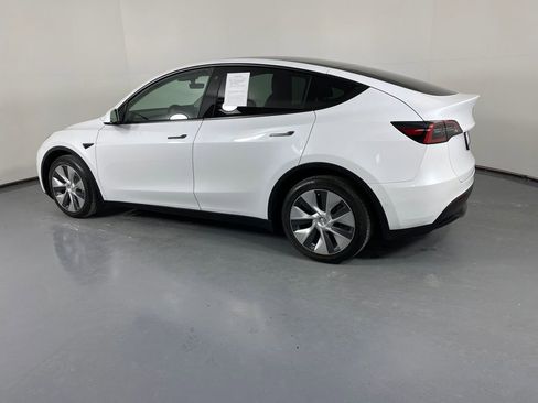 Used 2022 Tesla Model Y Long Range image 4