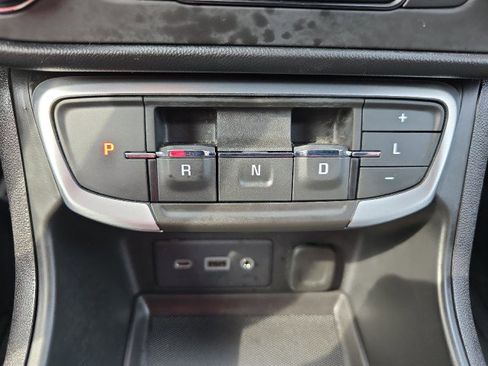 Used 2023 GMC Terrain SLE w/ Driver Convenience Package image 25