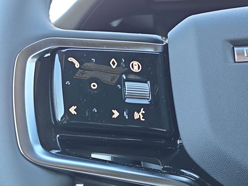 New 2025 Land Rover Discovery Sport Dynamic SE image 17