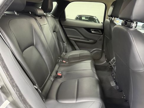 Used 2019 Jaguar F-PACE Premium image 23