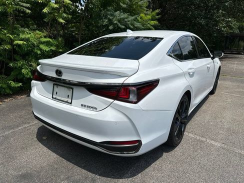 Used 2024 Lexus ES 300h F Sport w/ Accessory Package (Z2) FWD image 3