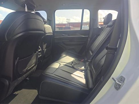 Used 2023 Jeep Grand Cherokee Limited w/ Black Appearance Package AWD/4WD image 15