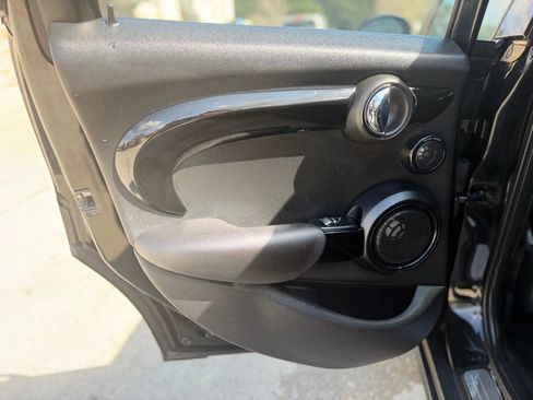 Used 2016 MINI Cooper 4-Door Hardtop image 26