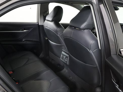 Used 2021 Toyota Camry XLE w/ Navigation Upgrade Package image 30