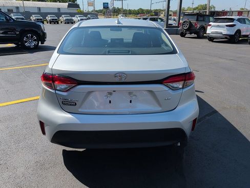 Used 2024 Toyota Corolla LE FWD image 5