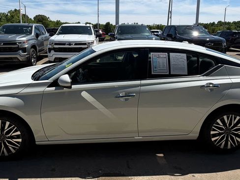 Used 2023 Nissan Altima 2.5 SV FWD image 3