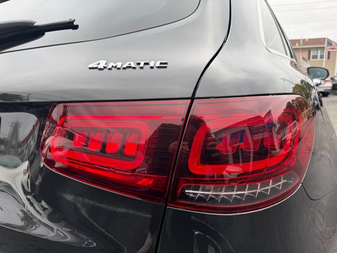 Used 2021 Mercedes-Benz GLC 300 4MATIC image 29