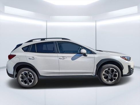 Used 2023 Subaru Crosstrek 2.0i Premium image 2