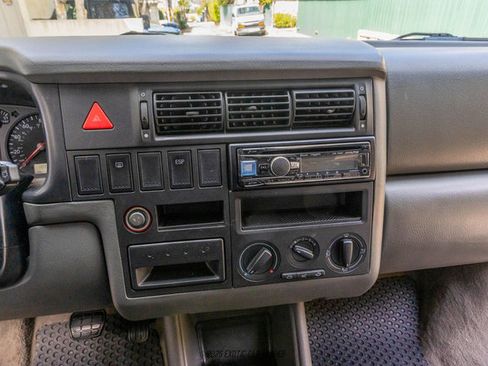 Used 2003 Volkswagen Eurovan MV image 35