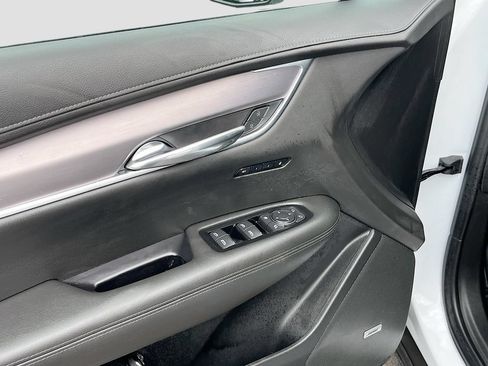 Used 2025 Cadillac XT6 Luxury FWD image 17