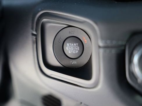 Used 2025 Jeep Wrangler Rubicon w/ Convenience Group AWD/4WD image 18