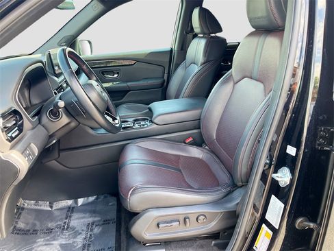 Used 2025 Honda Pilot Black Edition image 20