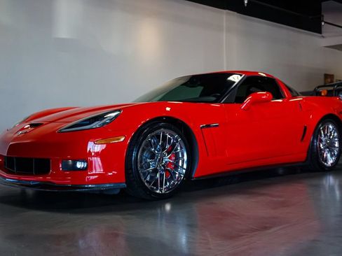 Used 2012 Chevrolet Corvette Grand Sport w/ 2LT Preferred Equipment Group RWD image 3