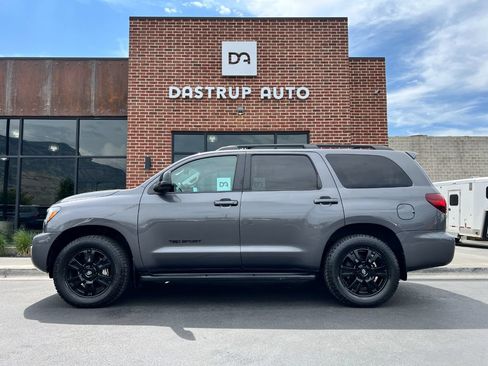 Used 2022 Toyota Sequoia TRD Sport AWD/4WD image 3