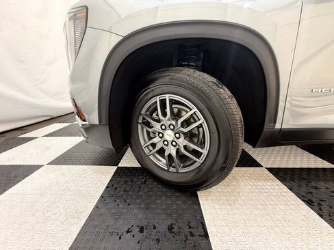 Used 2025 GMC Acadia Elevation image 10