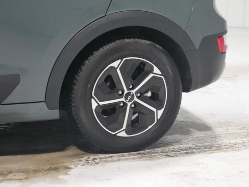 Used 2023 Kia Niro EX image 28