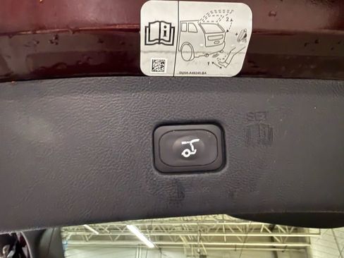 Used 2019 Ford Edge Titanium w/ Equipment Group 301A image 19