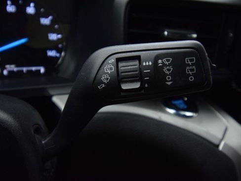 Used 2022 Ford Explorer XLT image 32