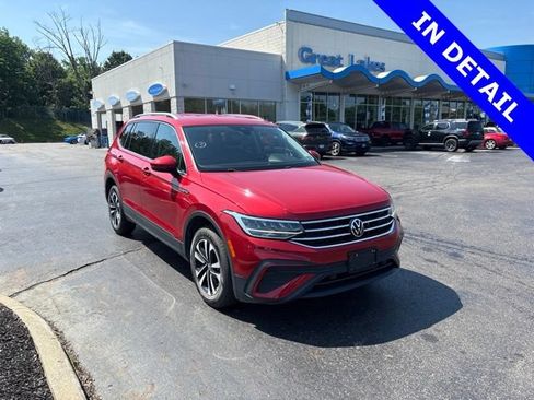 Used 2022 Volkswagen Tiguan SE AWD/4WD image 1