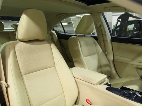 Used 2014 Lexus ES 350 w/ Premium Package FWD image 21