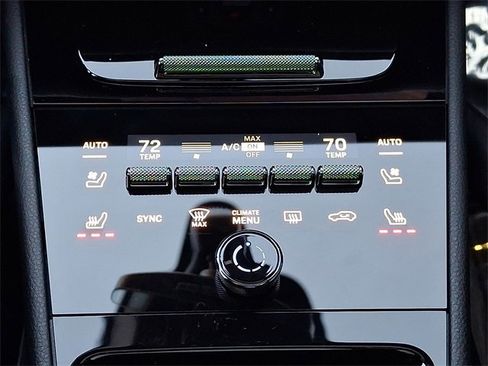 Certified 2025 Porsche Cayenne Coupe image 21