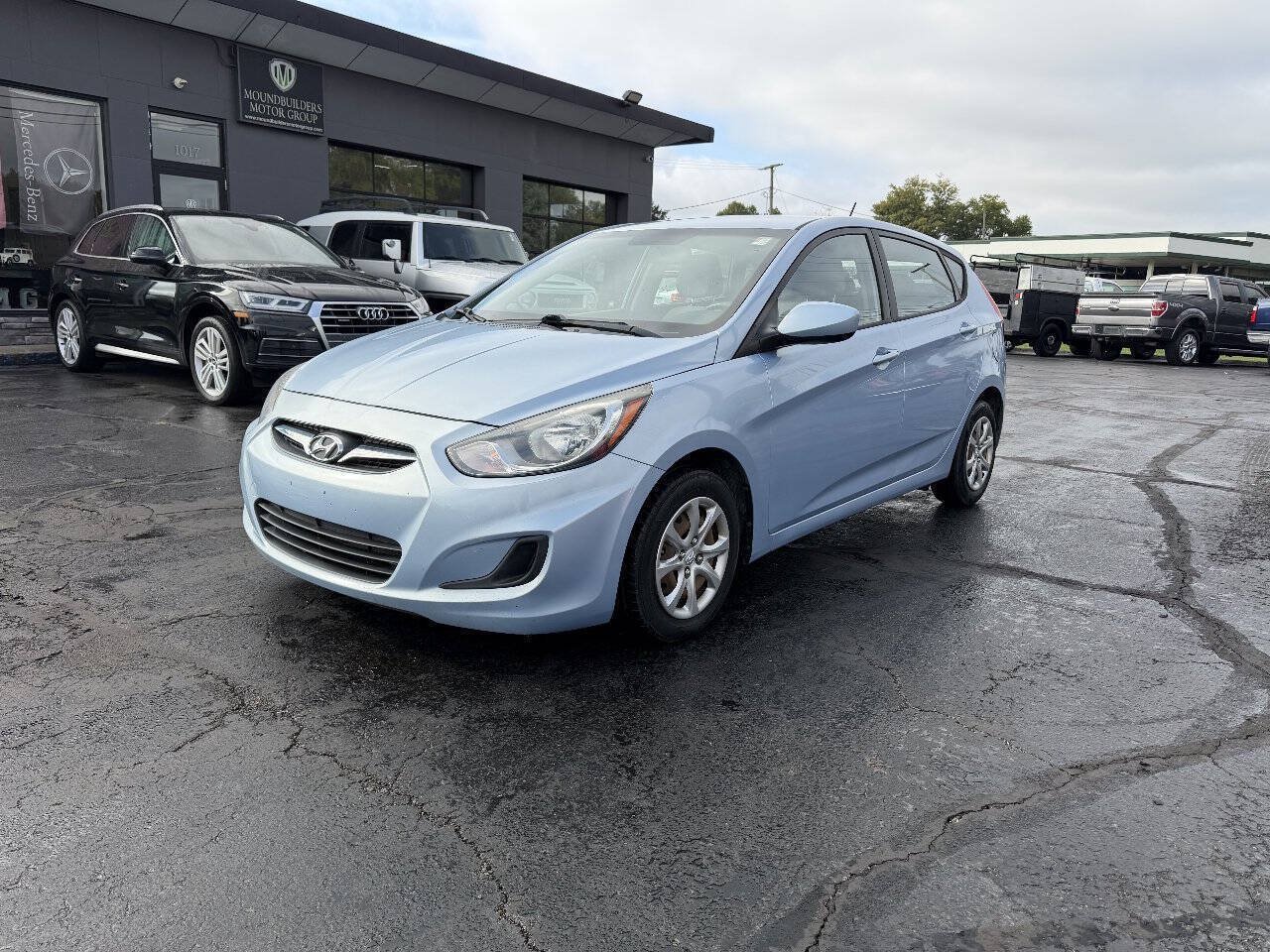 Used 2013 Hyundai Accent GS FWD image 2