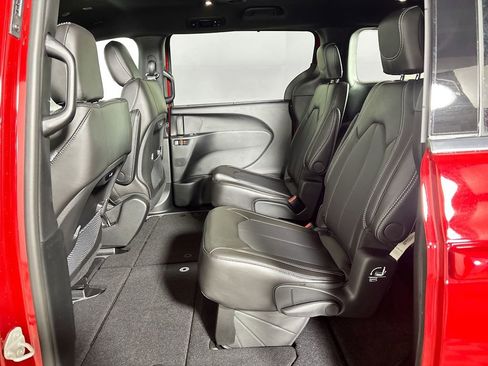 New 2026 Chrysler Pacifica Select FWD image 20