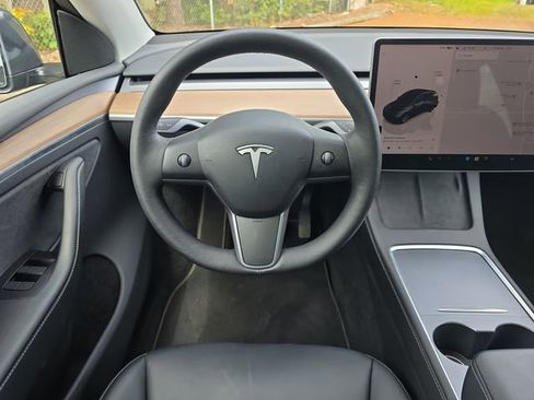Used 2023 Tesla Model Y Long Range AWD/4WD image 17