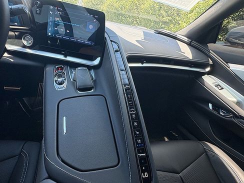 Used 2024 Chevrolet Corvette Stingray 2LT w/ Z51 Performance Package image 23