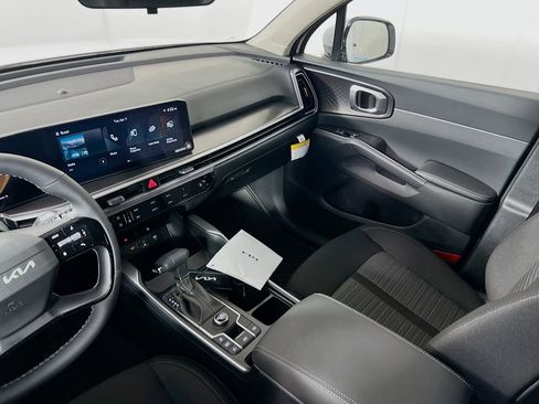 New 2026 Kia Sorento LX FWD image 18