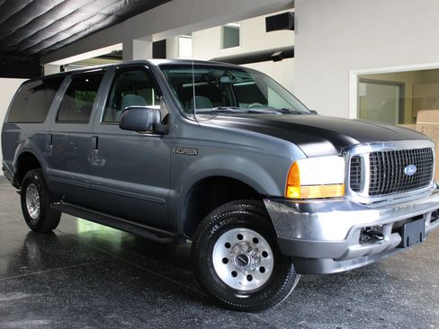 Used 2000 Ford Excursion XLT AWD/4WD image 1