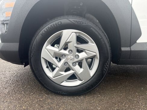 New 2026 Hyundai Kona SE image 11