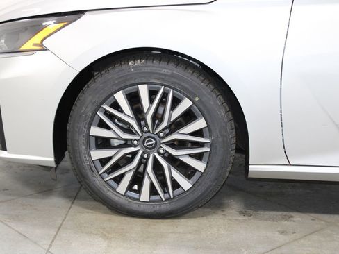 Used 2023 Nissan Altima 2.5 SV image 17