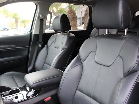 Certified 2024 Kia Telluride EX image 16