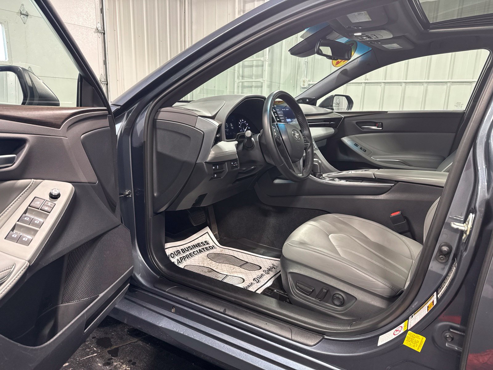 Used 2019 Toyota Avalon XLE w/ Moonroof Package FWD image 23