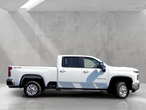Used 2025 Chevrolet Silverado 2500 LT w/ Safety Package AWD/4WD image 4