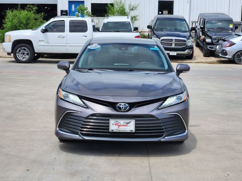 Used 2024 Toyota Camry XLE FWD image 6
