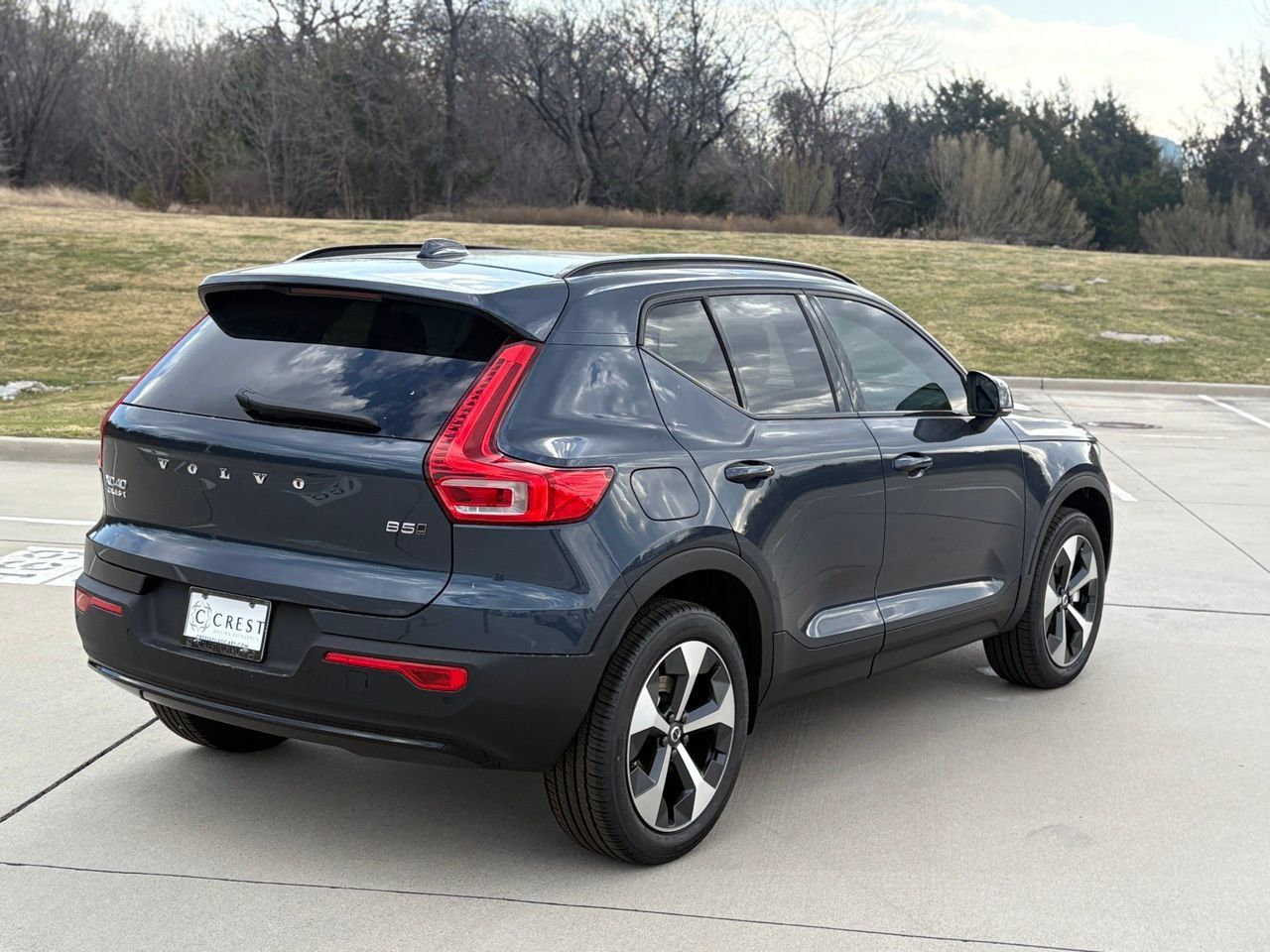 New 2026 Volvo XC40 B5 Core w/ Climate Package AWD/4WD image 5