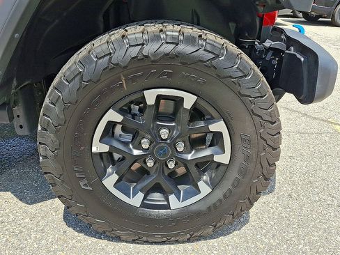 Used 2025 Jeep Wrangler Unlimited Rubicon 4xe w/ Convenience Group AWD/4WD image 33