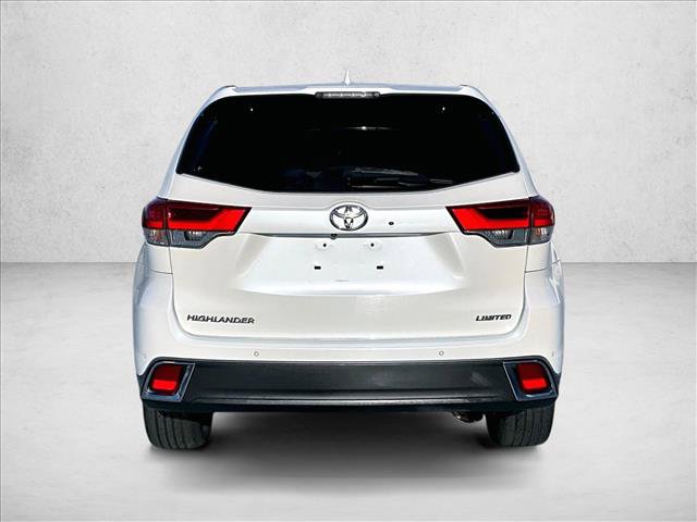 Used 2017 Toyota Highlander Limited FWD image 4