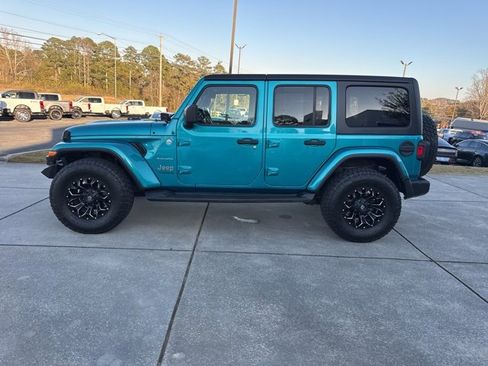 Used 2019 Jeep Wrangler Unlimited Sahara image 4
