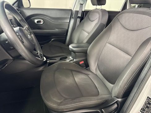 Used 2015 Kia Soul image 11