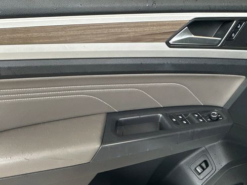 Used 2021 Volkswagen Atlas SEL Premium image 11