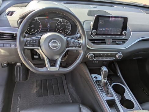 Used 2025 Nissan Altima 2.5 SR FWD image 9