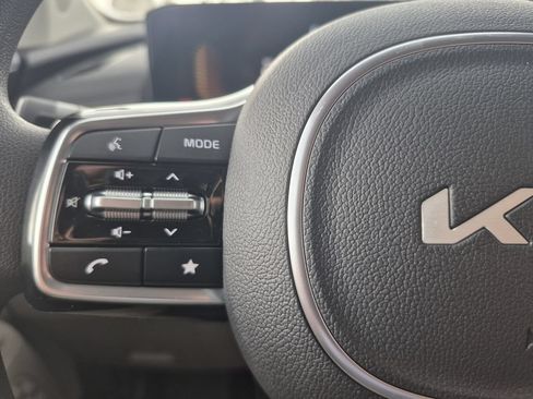 New 2026 Kia Carnival LX FWD image 18