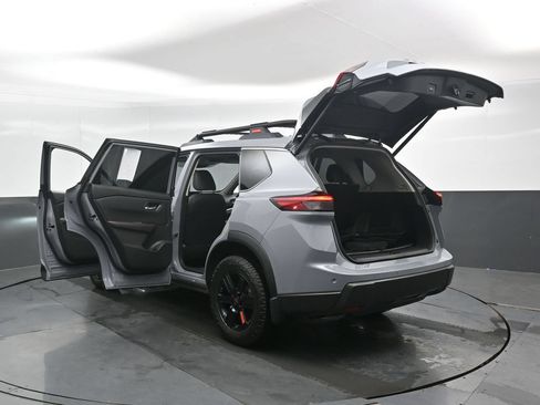 Used 2025 Nissan Rogue SV AWD/4WD image 49