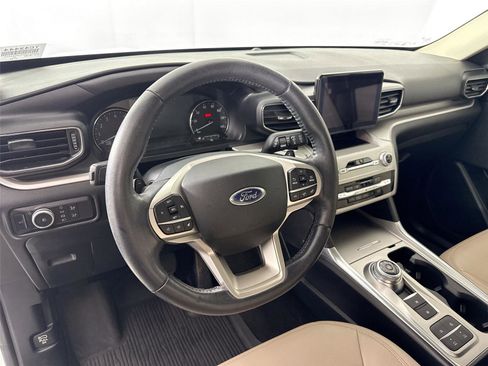 Used 2020 Ford Explorer XLT w/ Equipment Group 202A image 4
