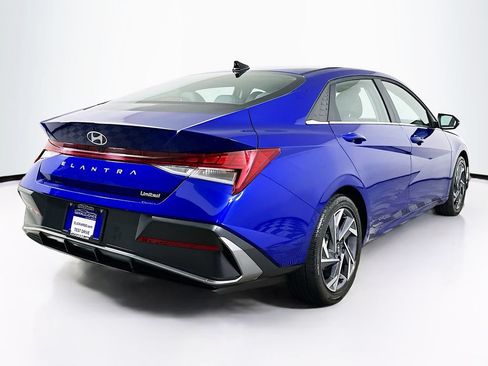 Used 2025 Hyundai Elantra Limited FWD image 7