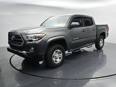 Used 2016 Toyota Tacoma SR5 w/ Towing Package RWD image 4
