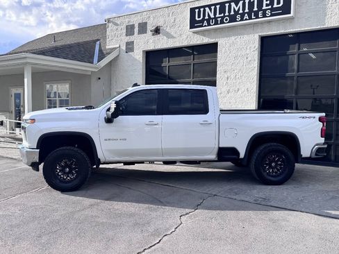 Used 2022 Chevrolet Silverado 2500 LT w/ Fleet Comfort Package AWD/4WD image 9